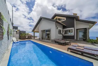 Image de Villa Sea Colors, soleil, piscine et vue mer.