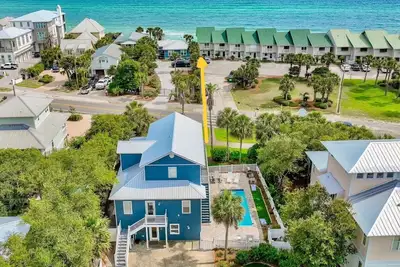 Image de 50 mètres à la plage privée! Vues du golfe. Piscine privée chauffée. 6 vélos gratuits.