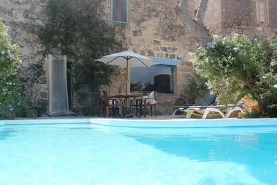 Image de Ferme avec propre piscine privée pleine de caractère et de charme
