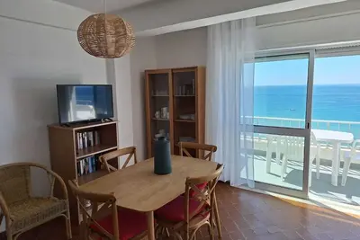 Image de Face à la Plage avec Vue Superbe et Grande Terrasse Privée - Parking gratuit