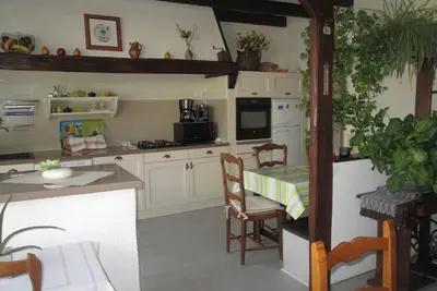 Image de Maison confortable Wi-Fi  près  tous commerces 8 adultes + 1 bébé  animaux oui