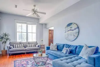 Image de Large Home - Downtown Charleston!