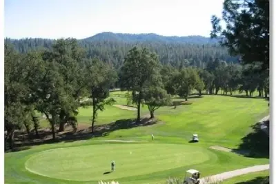 Image de Terrain de golf à la maison à Pine Mtn. Lac (Grande maison, bas taux! )