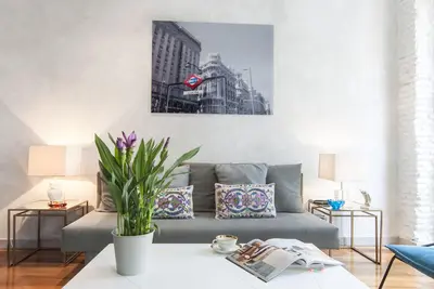 Image de Chez moi à Madrid 1. Madrid central. Promenade dans les musées, les places, la Gran Via et le Sol