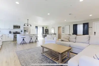 Image de Maison de style ferme récemment remodelé sur cul-de-sac!