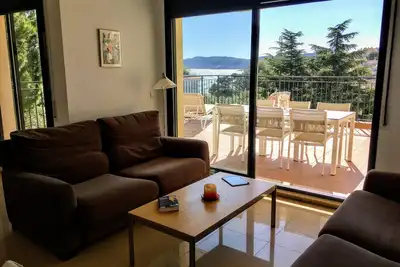 Image de Spacieux, lumineux, terrasse et jardin vue mer, proche plages et port, climatisation / wf