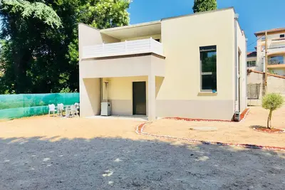 Image de maison contemporaine à 2 pas du centre ville