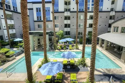 Image de Palacio's Luxury King Unit ~ Piscine chauffée du complexe ~ Proche des commerces avec parking