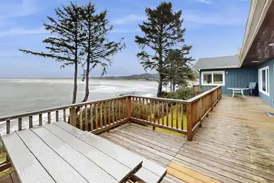 Image de Nouvelle Liste! Maison en bord de mer avec vue sur l'océan tentaculaire près de Tillamook Head!