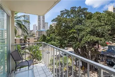Waikiki Nouveau Condo 2 chambres dans le meilleur emplacement à côté du marché international!