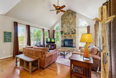 Image de Nouvelle Liste! Accueil au bord du lac avec zone de baignade, tennis de table, foyer et cuisine