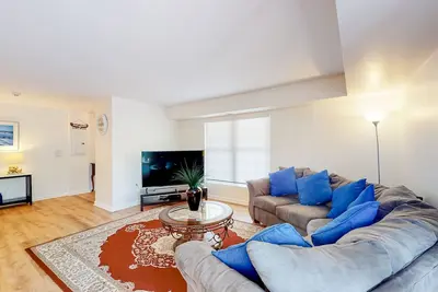 Image de Condo au deuxième étage avec cuisine, utilisation de la cale de bateau et laveuse / sécheuse