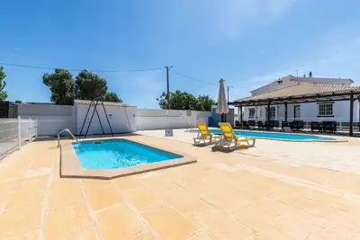 Image de Escouade Maison Bleue, Piscine, Wifi, Ac