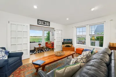 Image de Profitez des vues incroyables sur le chenal d'Assateague et le phare depuis cette maison 3 chambres unique en son genre