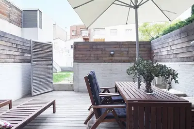 Image de Duplex avec piscine et terrasse très proche du musée Gaudí 3 chambres