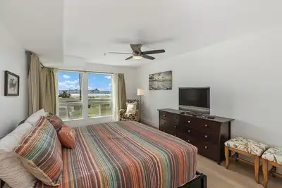 Image de Belle ensoleillée 3 chambres rez de chaussée avec vue sud-ouest de l'océan