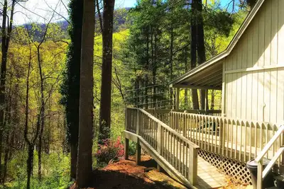 Image de Barb's House - Les cabanes à Crabtree Falls