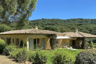 Image de Villa 320m2 classée 5 * climatisée, piscine 12x6, plage de Gigaro à pieds 1100m