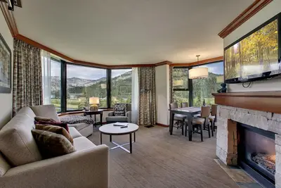 Image de Resort @ Squaw Creek, Vues Panoraniques! ! Commodités 4 étoiles, Ski In / Out Pool-hotubs, Spa!