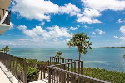 Image de \"Pelican's Perch\" - Gulf Front Condo, vues fabuleuses, piscine chauffée, quai, pêche