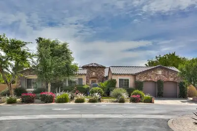 Image de Marchez jusqu'à Coachella et Stagecoach. Piscine privée, spa, foyer, table de billard, Casita