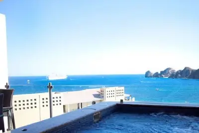 Image de Luxueux 2 chambres / 2 salles de bain à droite sur les villas Medano Beach-Cabo