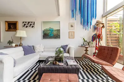 Image de Loft artistique avec beaucoup de lumière