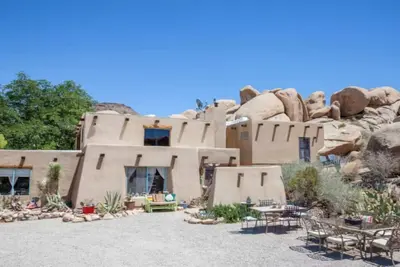Image de Boulders Outside. Plus audacieux à l'intérieur.