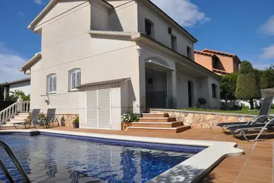 Image de Maison à Roda de Berà, avec piscine privée et court de tennis!