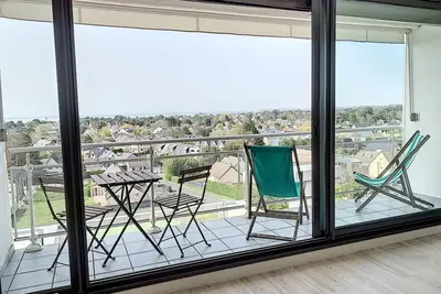 Image de Appartement rénové avec tennis privé, parking et vue mer