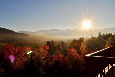 Image de Spacieux Crawford Ridge Townhome avec vue sur le mont Washington - à quelques pas du chalet de ski et des pistes! Navette gratuite vers la station. Livraison d'épicerie disponible!