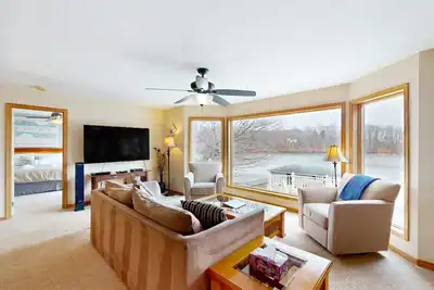 Image de Nouvelle Liste! Vues incroyables avec bain à remous, aire de jeux pour enfants, quai, salle de sport, vues