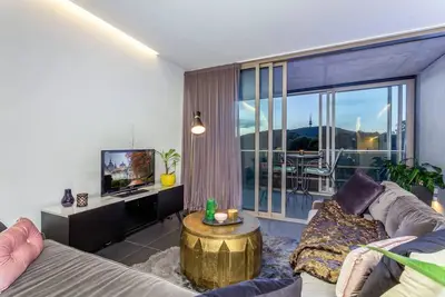 Image de Nishi Building * Furnished Apt * Amazing Sunsets * Walk to Lake, City & Anu