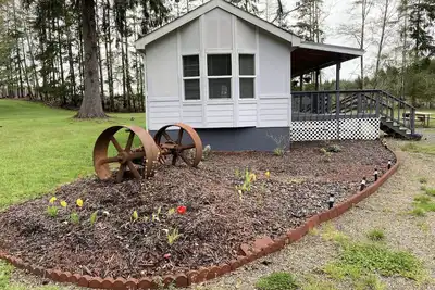 Image de Blue Spruce Meadow: Confortable, privé, confortable et à seulement 11 km de 2 plages
