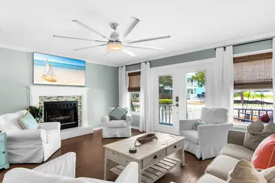 Image de Nouvelle piscine installée ce printemps, réservez dès maintenant, marchez jusqu'à la plage