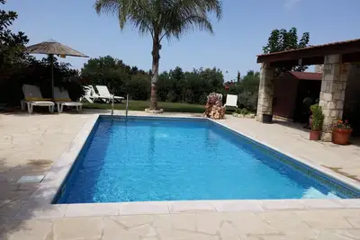 Image de Famille - friendly Pierre de Prestige Villa avec piscine privée à Stroumbi