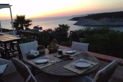 Image de Magnifique coucher de soleil depuis la terrasse à Sant'Antioco, Sardaigne