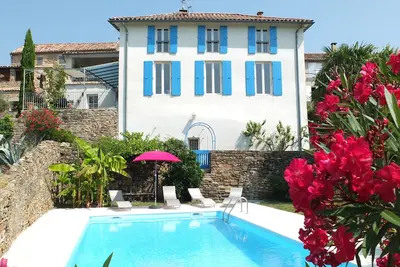 Image de Grande et agréable maison, Avec grande piscine, 3 minutes des Vans.