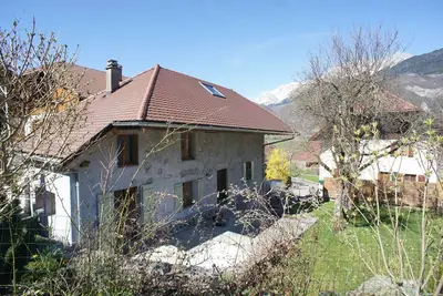 Image de Charmante maison de famille dans un village traditionnel avec vue sur la montagne