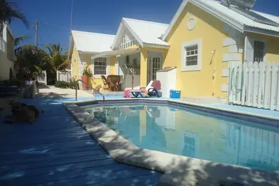 Image de Villa élégante, célèbre dans le monde entier Bottom Bay 5 min à pied, piscine. A / C