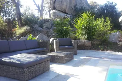 Image de maison très agréable et calme, piscine chauffée