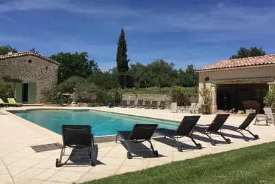 Image de Belle maison en pierre, grande piscine chauffe, volet de securite