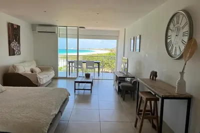 Image de Studio remis à neuf, vue mer piscine dans la résidence