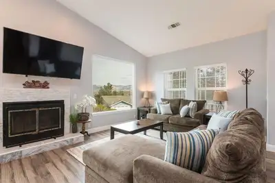 Image de Mise à jour, charmante, animaux acceptés - maison de 4 chambres sur Hudson Avenue!