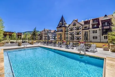 Image de 4bd Platinum Luxury nominale Condo Au coeur de Lionshead
