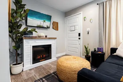 Image de Nouveau! Charme privé récemment rénové Casita dans le quartier historique de Melrose