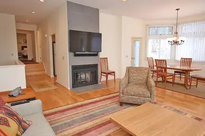 Image de Élégant 4 Br condo à Lenox, Ma- complètement nouveau- 3 min de Tanglewood