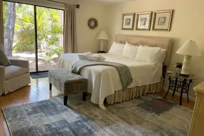 Image de Étapes vers la plage. Spacieux Ranch Villa privée. Vélos gratuits. Gril. Piscines. 70 \"Tv