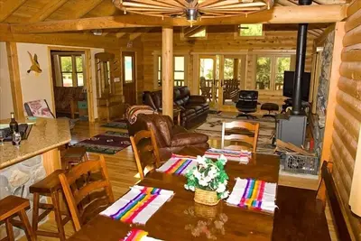 Image de Nouvelle maison en bois de cèdre à Yosemite Gateway