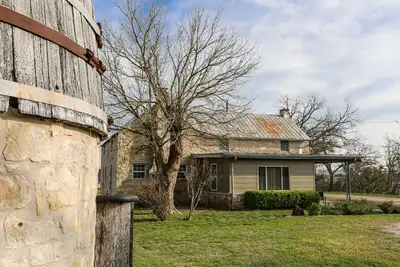 Image de Absolument charmant L&L River Haus, 2/2 Country Farmhouse, Hill Country Views!